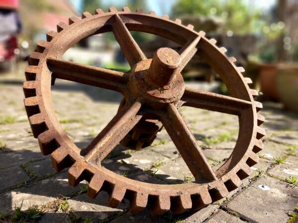 Rusty cog image